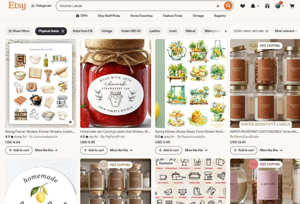 Etsy搜索Kitchen Labels的结果页,1000+件商品,价格4.24美金、6.95美金、3.99美金、12.81美金,头部卖家带4.9星和一万多条评价