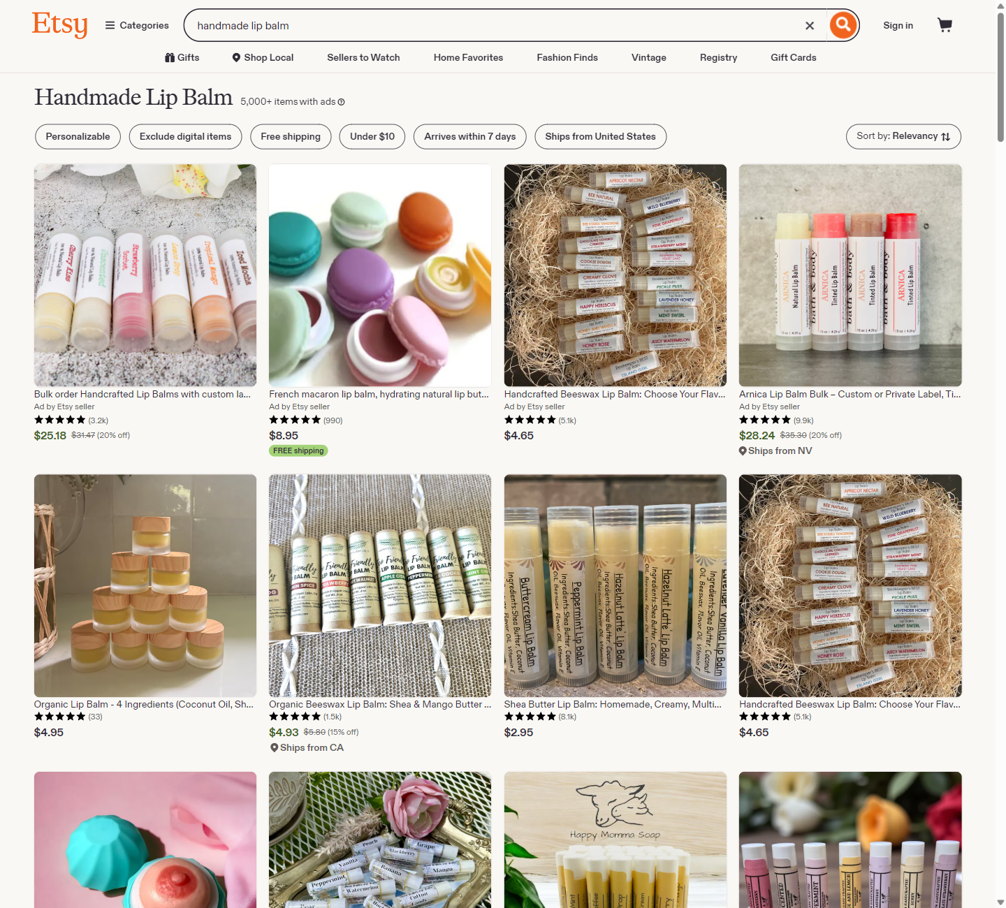 Etsy手工润唇膏搜索结果，普通款2.95到4.95美元，马卡龙造型款8.95美元，批量定制和私标款25到28美元